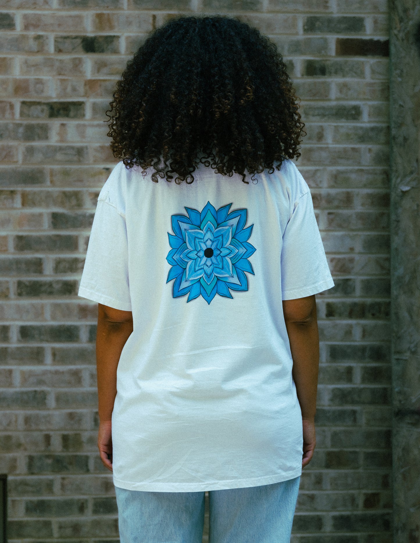 Oversized Tee - Model Glacier